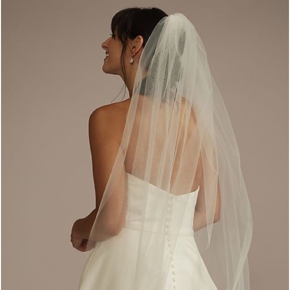 NWT David’s Bridal Ivory Tulle Walking Veil. Simple and Elegant.